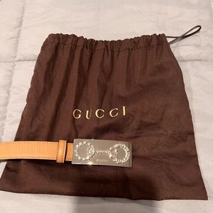 Stunning! Neutral tan and rhinestone Authentic Never worn Gucci belt.